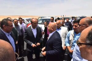 وزير النقل ومحافظ أسيوط يشهدان التشغيل التجريبي للمرحلتين